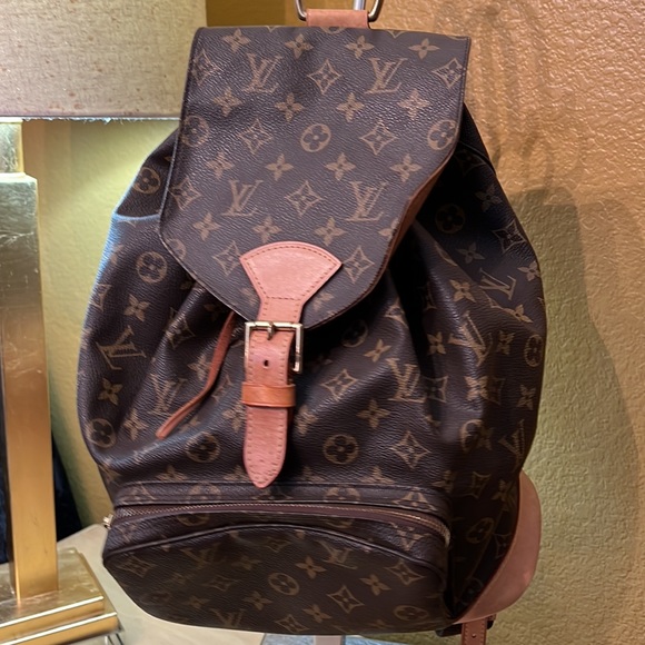 Louis Vuitton authentic backpack. Amazing condition. - Picture 2 of 15